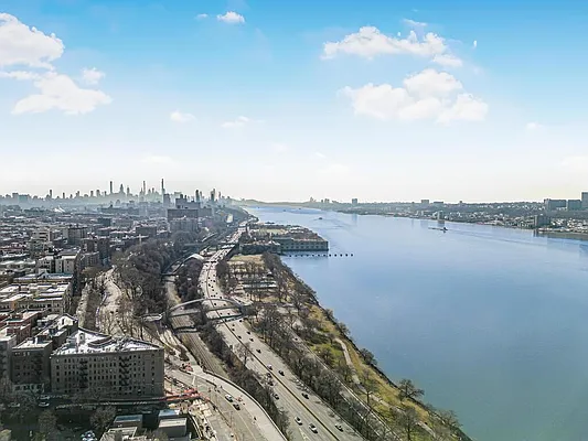 Rented by Re/Max In The City | media 32