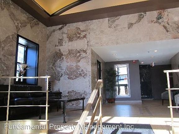 3rd image of 320 E 21st St #G1