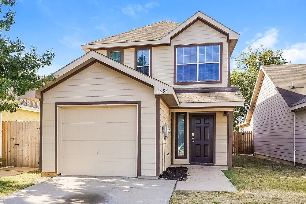 3 bed, 2.0 bath, 1312 sqft, $1,720 — Photo 1