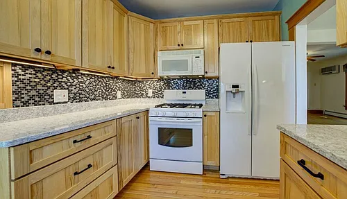 546 Webster St Photo 1