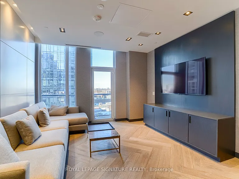 330 Richmond St W #811 — Photo 37