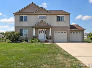 4660 Paris Ridge Ave SE, Caledonia, MI 49316