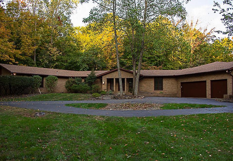 1st image of 318 Green Hollow Dr SW