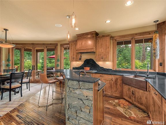 Kitchen with gorgeous counter tops. Do you see the mountain cut out?