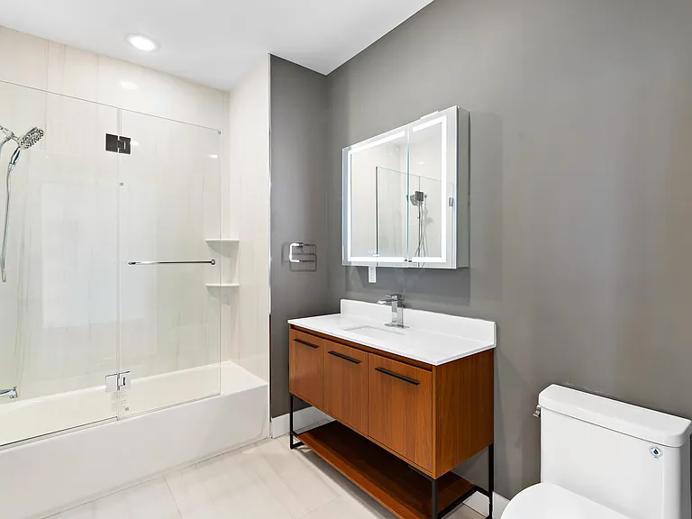 533 61st St #306 — Photo 9