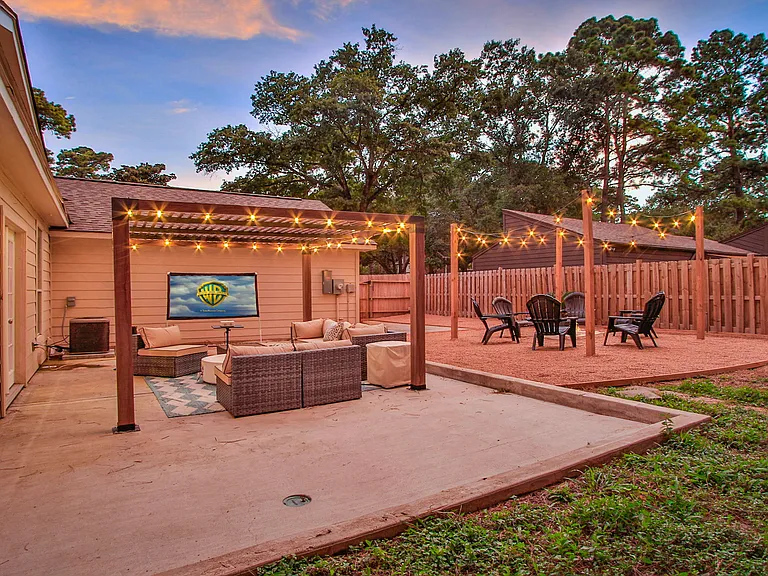 17403 Spicewood Springs Ln — Photo 32