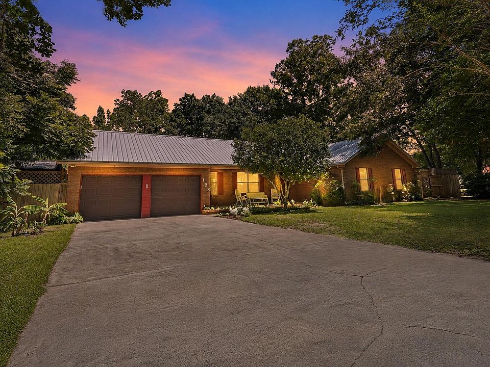 1st image of 128 Twin Oak Dr