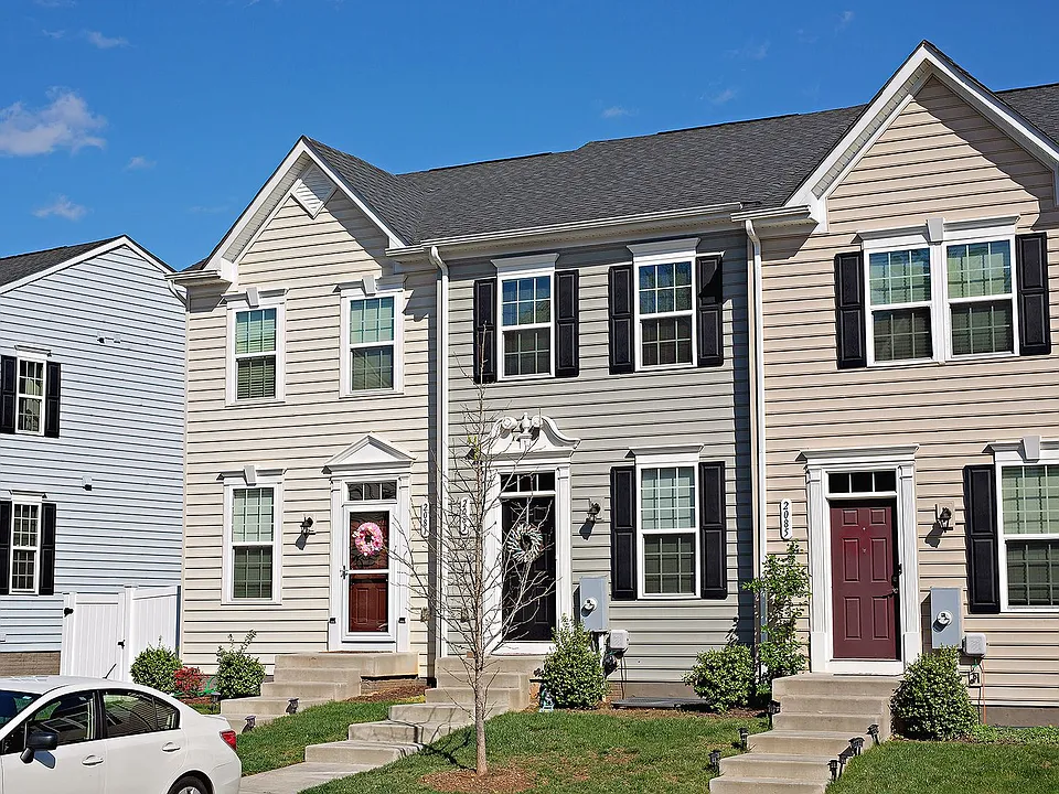 2083 Elm Tree Ct