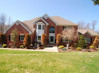 22 Fox Hollow Way, Andover, NJ 07821