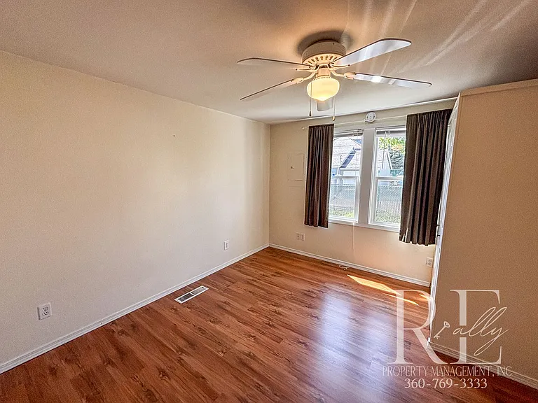 1215B Burwell St — Photo 11