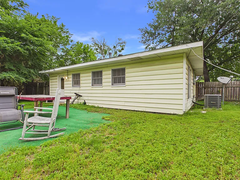 608 Highlands St — Photo 13