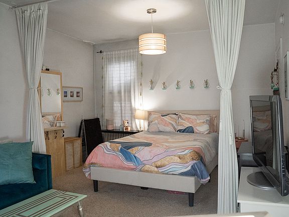 5th image of 843 Western Ave #4