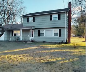 21 Carpenter Ln, Bloomfield, CT 06002