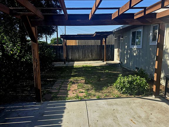 3rd image of 327 N Lincoln Ave
