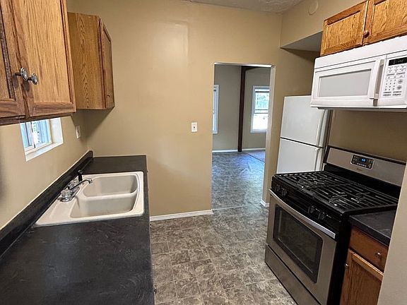 3rd image of 860 S 28th St