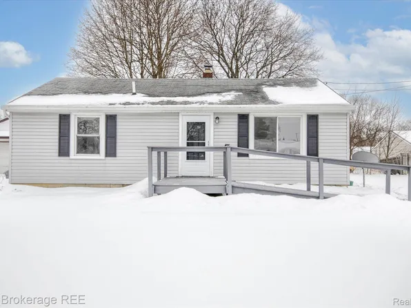 6198 Roberta St, Burton, MI 48509