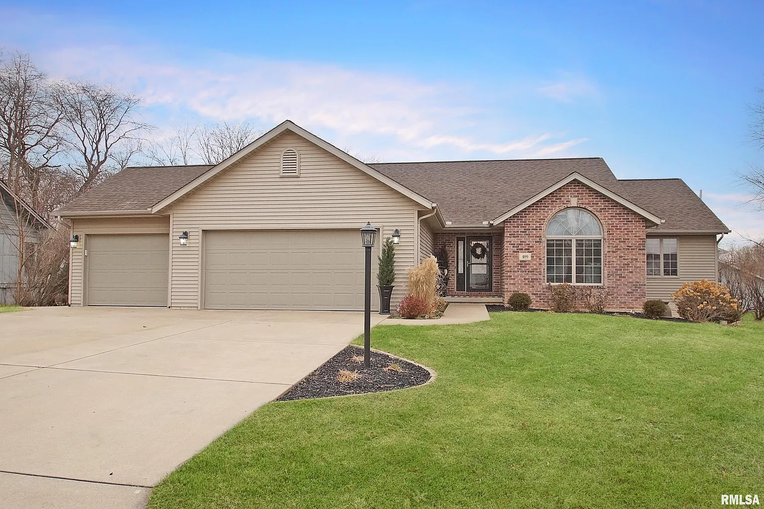 409 Bayside Dr photo 1