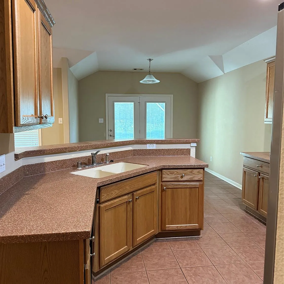 3 bed, 2.0 bath, 970 sqft, $1,800 — Photo 4