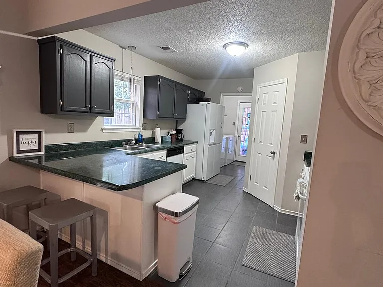 1212 McGowan Dr — Photo 3