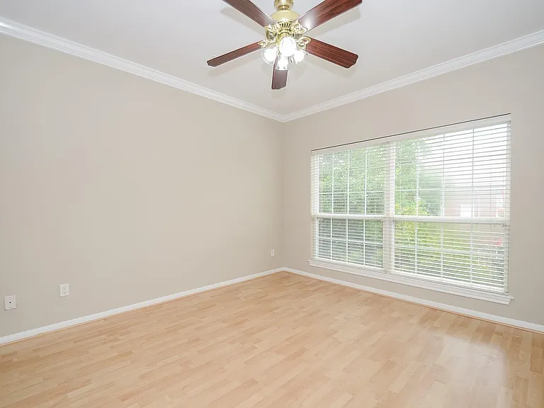 1307 Prospect St — Photo 32