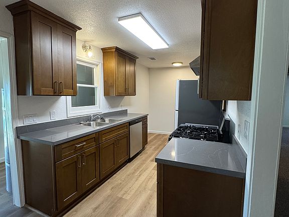 4th image of 24950 N Cherokee Ln #1