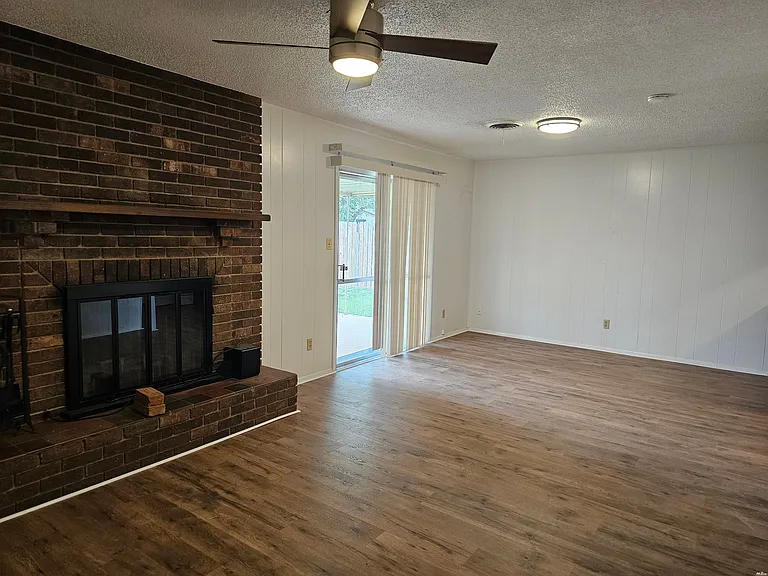 2300 Moberly Dr — Photo 10