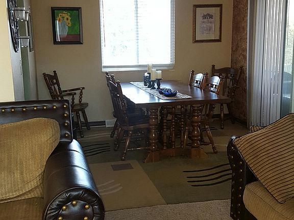 Living room ->Dining room