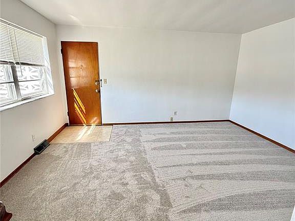 4th image of 311 N Main St APT 4