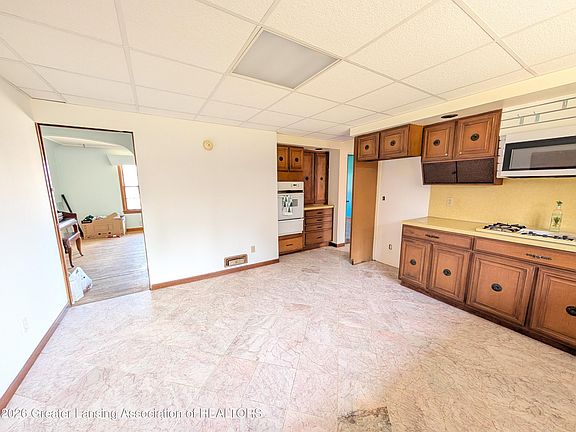 3rd image of 405 Grape St