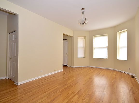 4th image of 2904 N Avers Ave Unit 1F