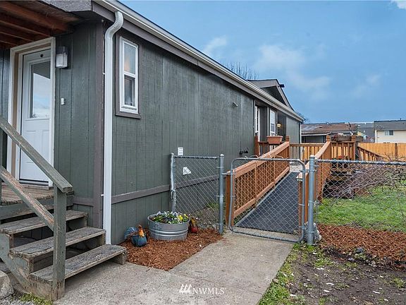 5th image of 515 2nd Ave NE