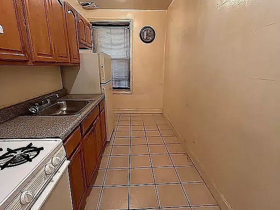 5th image of 79 Avenue O APT C2