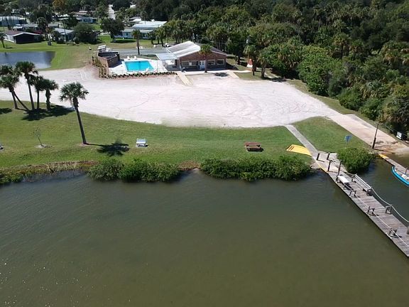 4th image of 4372 Indian River Dr W