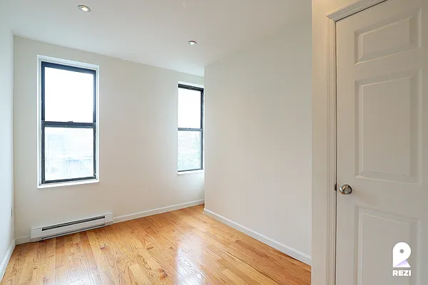 Rented by REZI | media 17