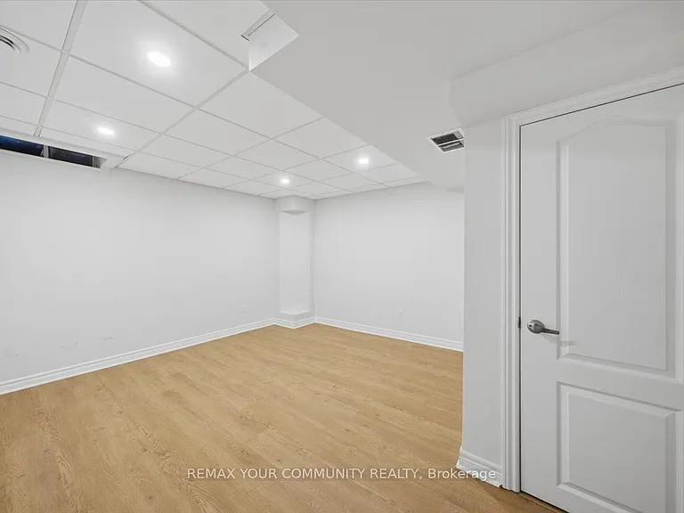 2 Hollywood Hill Cir #LOWER — Photo 16