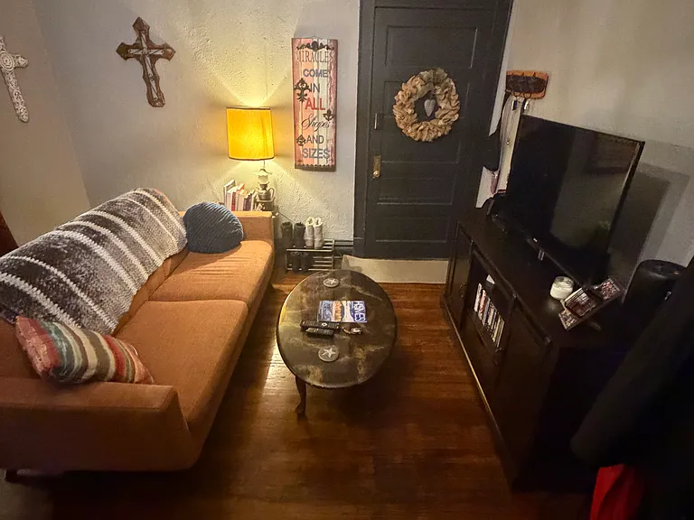 215 E 18th St #3 — Photo 5