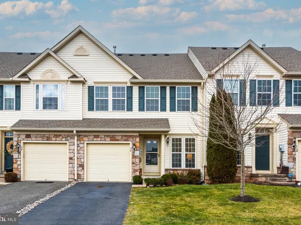 90 N Savanna Dr, Pottstown, PA 19465