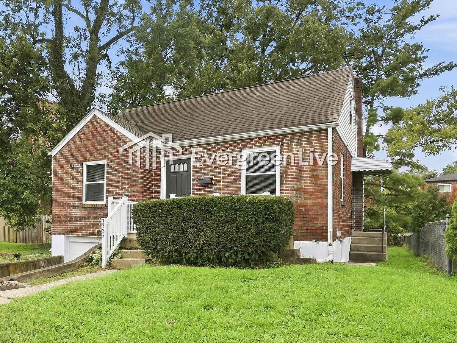 3 bed, 1.0 bath, 1036 sqft, $1,645 — Photo 2