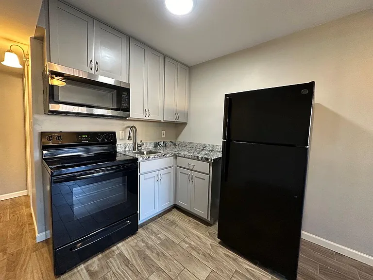 9647 N 10th Ave #102 — Photo 5