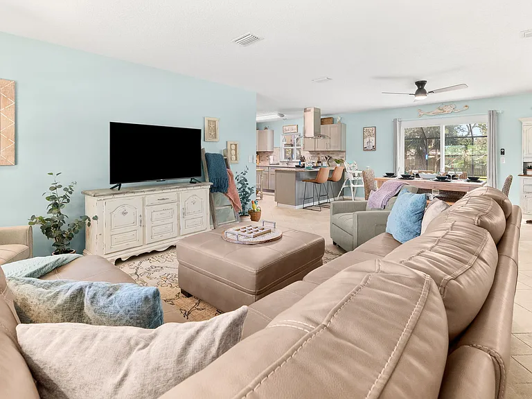 209 Alerto St — Photo 83