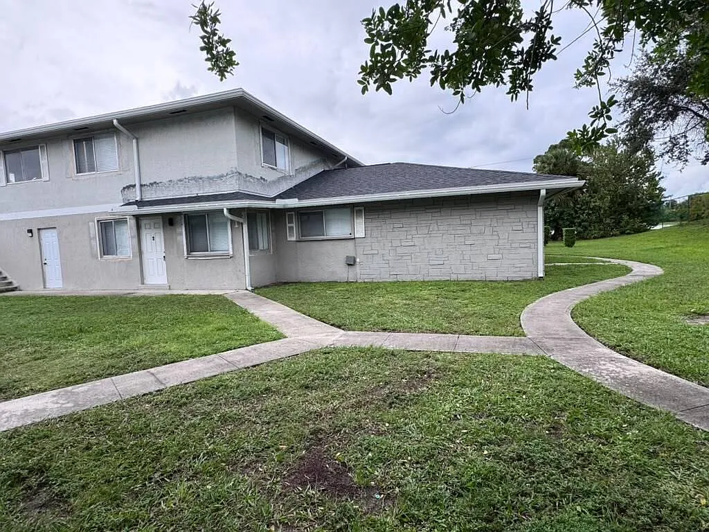 2 bed, 1.0 bath, 980 sqft, $1,750 — Photo 2