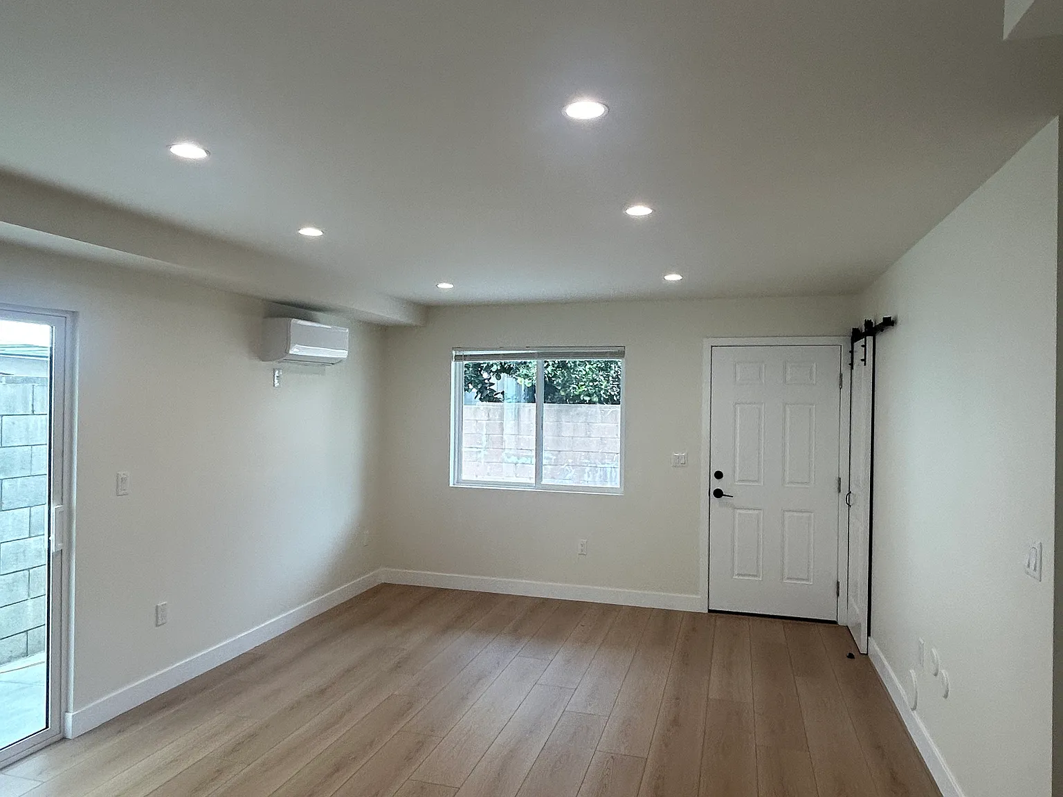 832 Raleigh St — Photo 2
