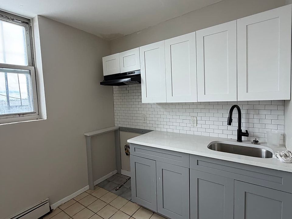 1st image of 572 Springfield Ave APT 202