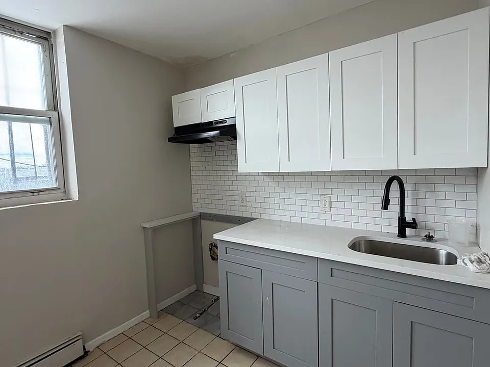 572 Springfield Ave #202