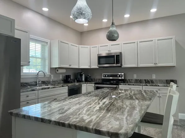 48 Perkins St #48, Bangor, ME 04401