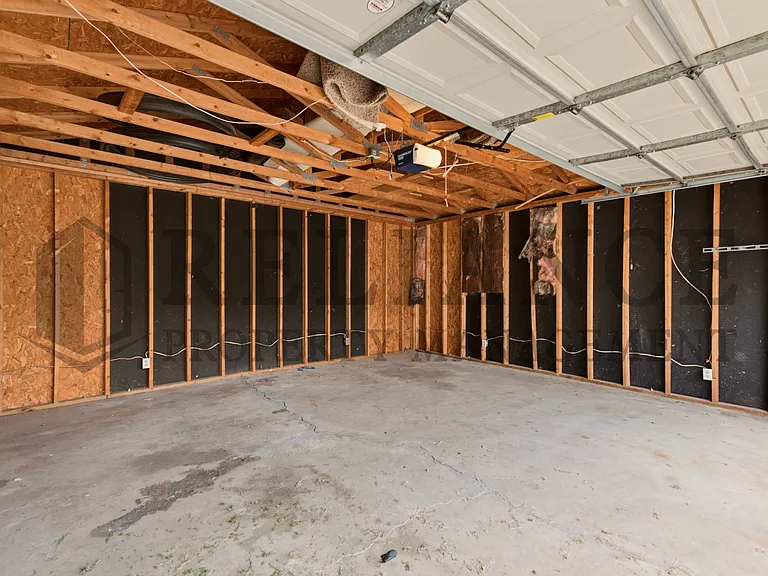 3349 S Vine St — Photo 36