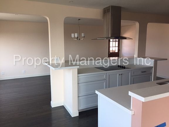 4th image of 5949 Arlington Blvd