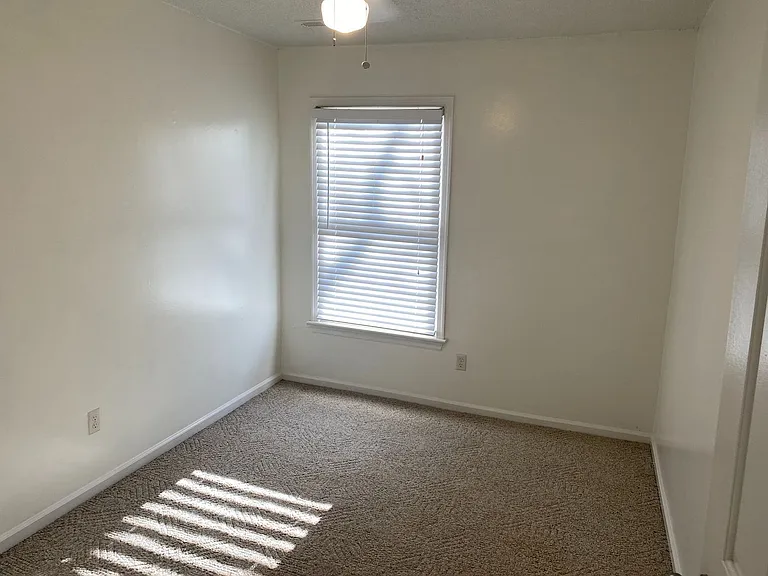 4307 Manchester Ln — Photo 6