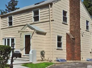 17 Gutheil Ln, Great Neck, NY 11024