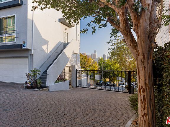 4th image of 1098 Everett Pl